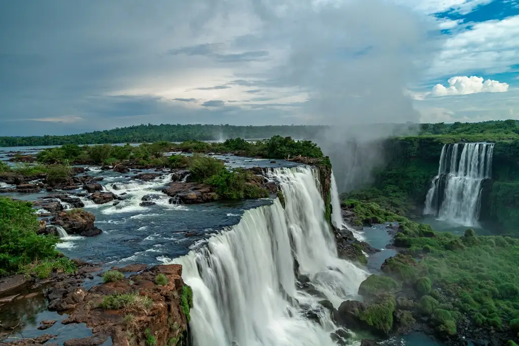 Paisaje de las cataratas del Iguazú en Argentina