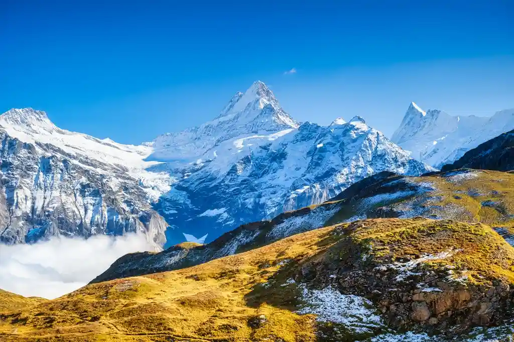 Paisaje montañoso en los Alpes suizos. Suiza