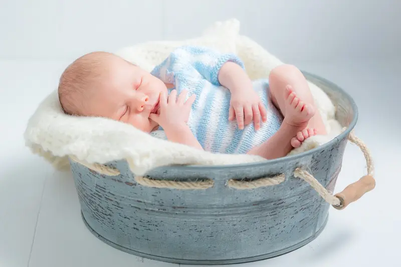 Precioso bebé recién nacido, dormir bebé en 5 minutos